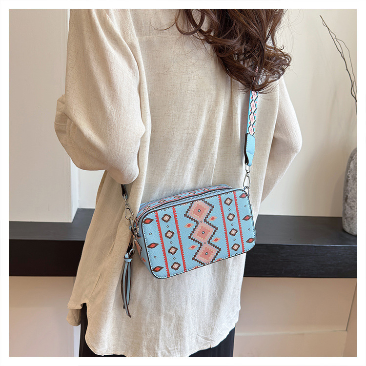 Free Shipping 2025 New Designer Bag Fashionable And High-quality Shopping Bag Retro Embroidery Multifunctional Women's Handbag High-end Small Squ