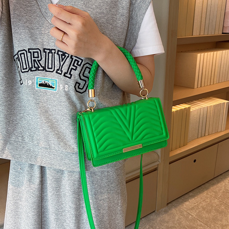 2025 Free Shipping Women's Designer Luxury Korean Edition Fashion Shoulder Bag Casual Lingge Cross Shoulder Small Square Bag black white