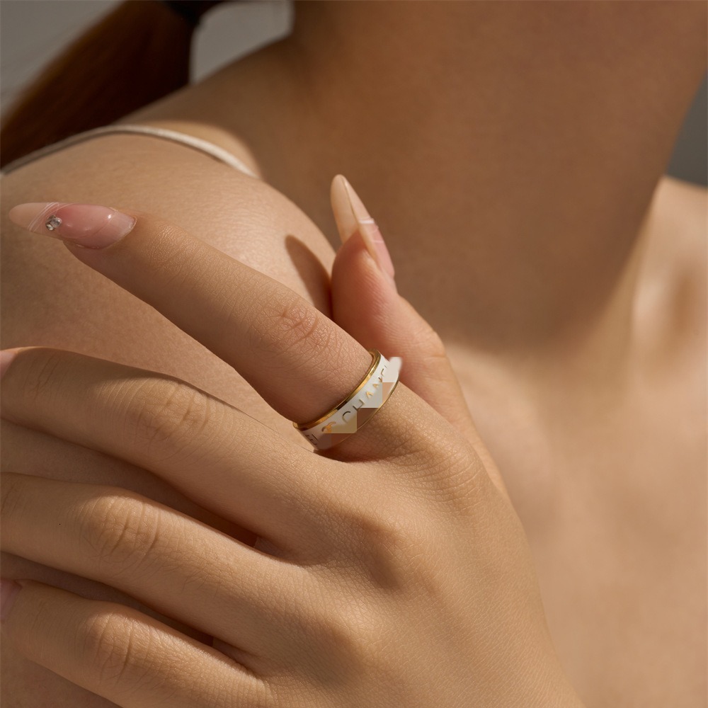 Fashion Light Luxury Style Gold Plated Oil Drop for Women, Unique High-end Titanium Steel Non-fading Ring