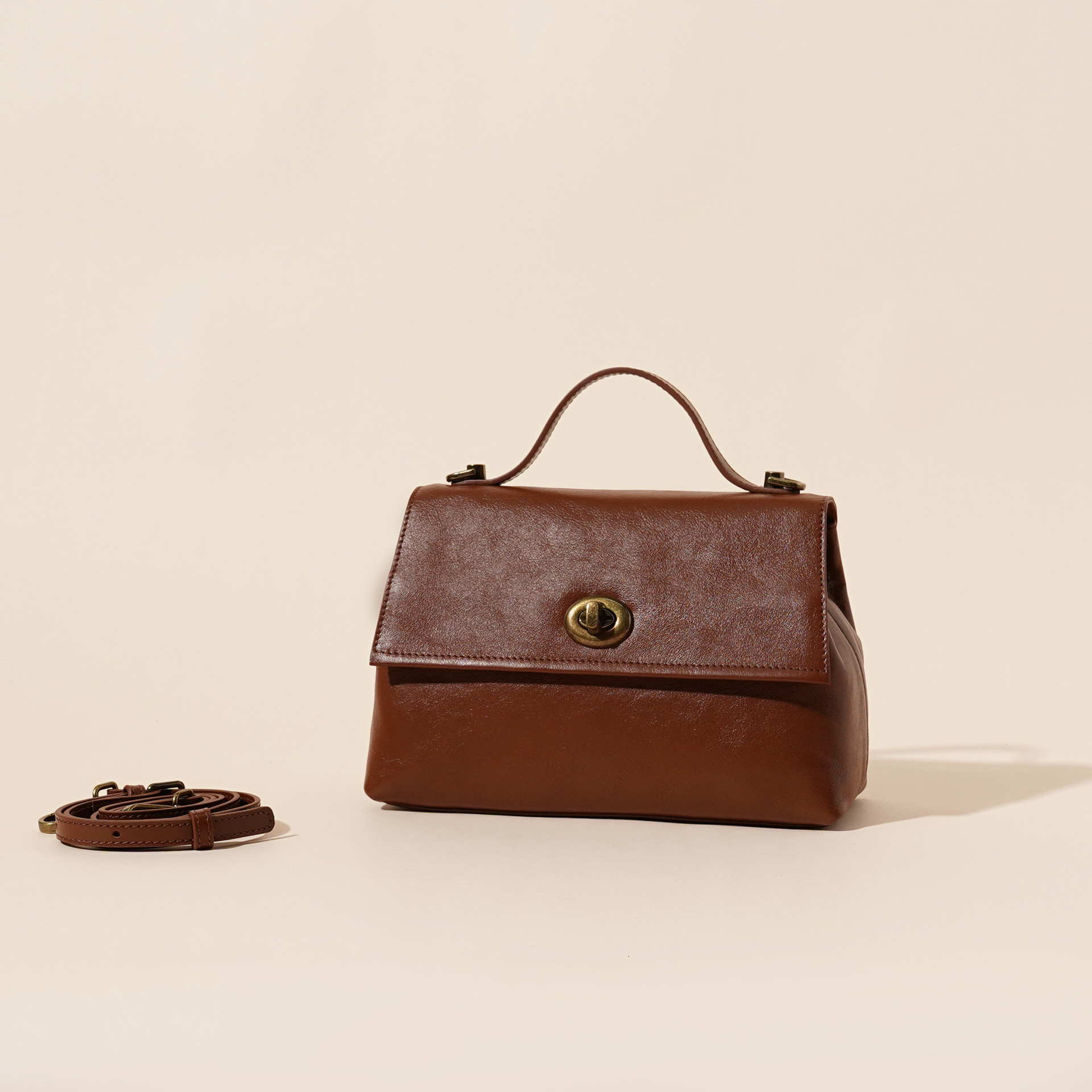 Women's Fashionable Leather Shoulder Bag Free Shipping Designer Retro Small Square Bag Flip Cover Mailman Bag Commuter Crossbody Bag Handbag