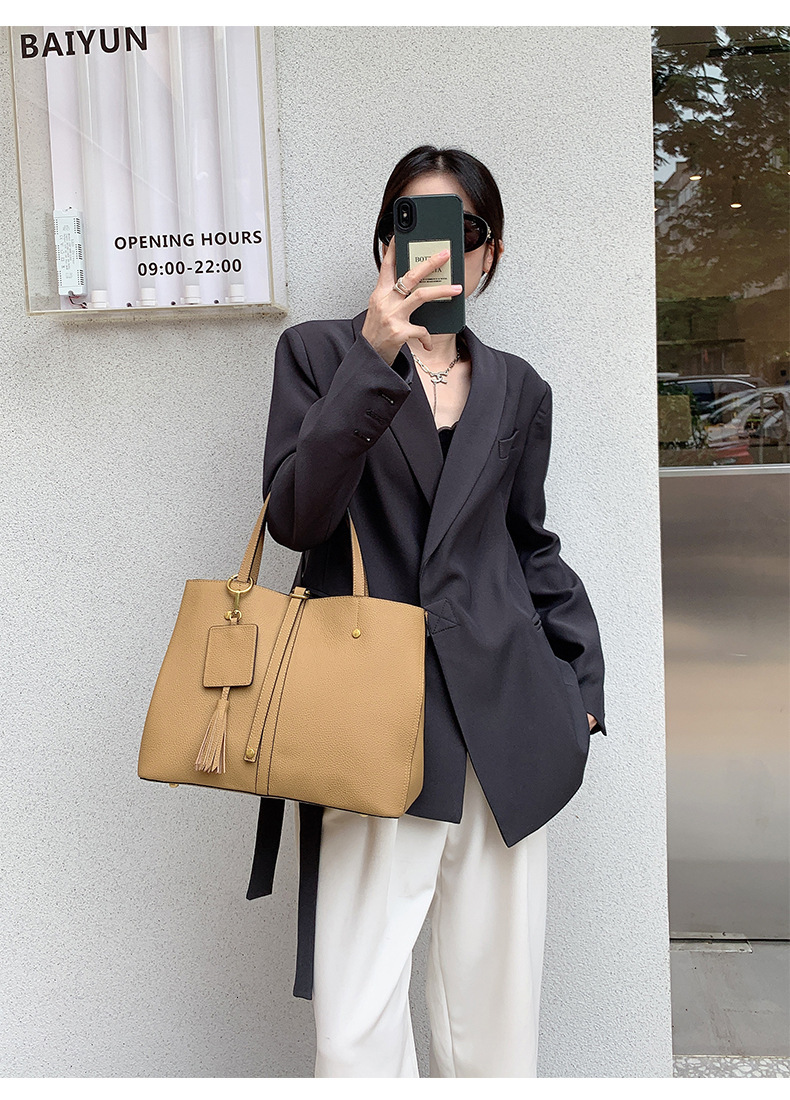 Free Shipping 2025 New Designer Bag Fashionable And High-quality Shopping Bag Leather And Cowhide Handbag Commuting Large Capacity Bucket Bag