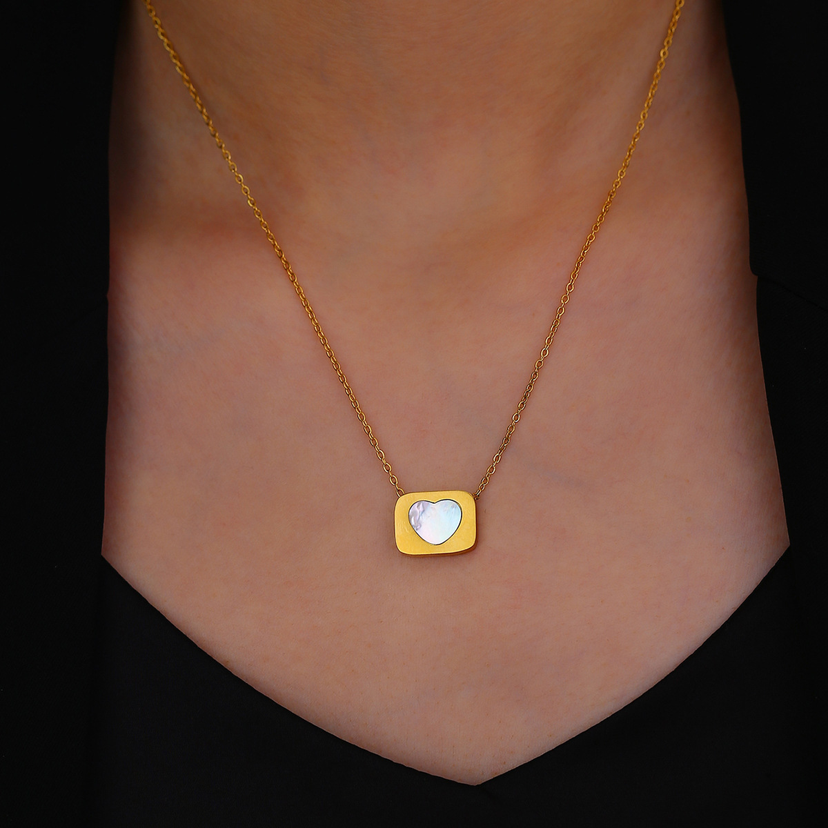 Fashion Light Style Simple Versatile Elegant Square White Mother-of-Pearl Heart Necklace for Women Titanium Steel Non-Fading Jewelry