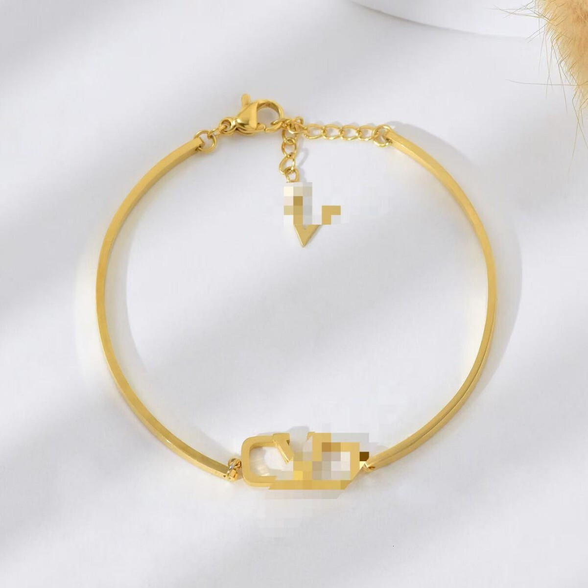 New Fashion Simple V-Shaped Hollow Bracelet for Women Gold High-End Sense Temperament Titanium Steel Jewelry