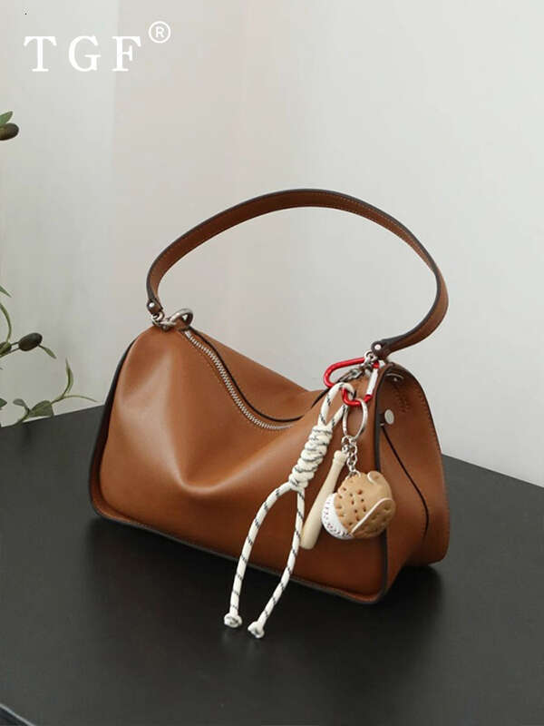 Minimalist Single Shoulder Underarm for Women New Light Luxury Niche High end Fashion Versatile Commuter Pillow Bag