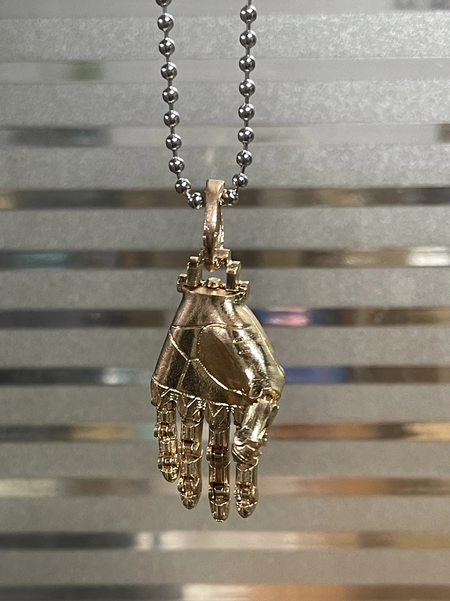 Robot Hand Pendant Mechanical Bionic Hand Pendant with Chain for Men/Women Movable Finger Joints Robot Hand Charm Jewelry 250613