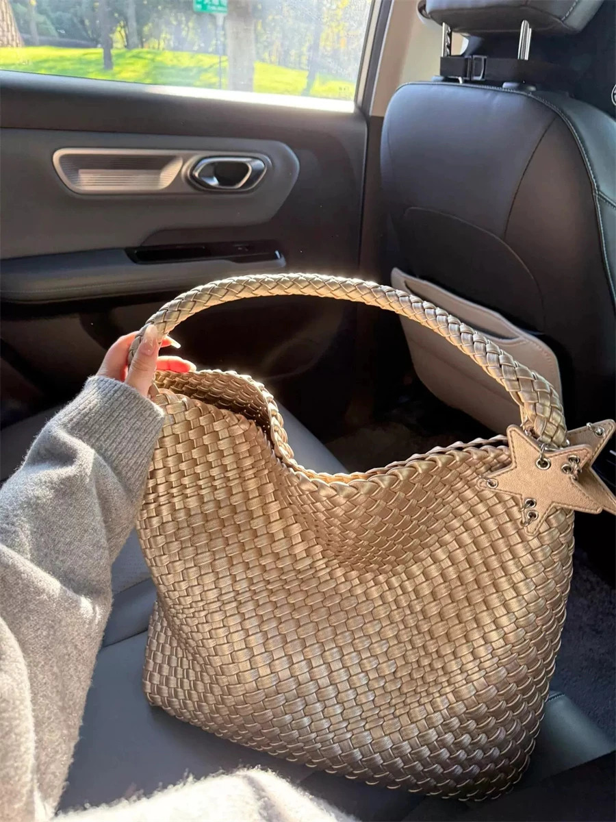 Spicy Girl Vacation Shoulder Bag Commuting Large Capacity Hand-held Tote Retro Woven Bags for Women 250614