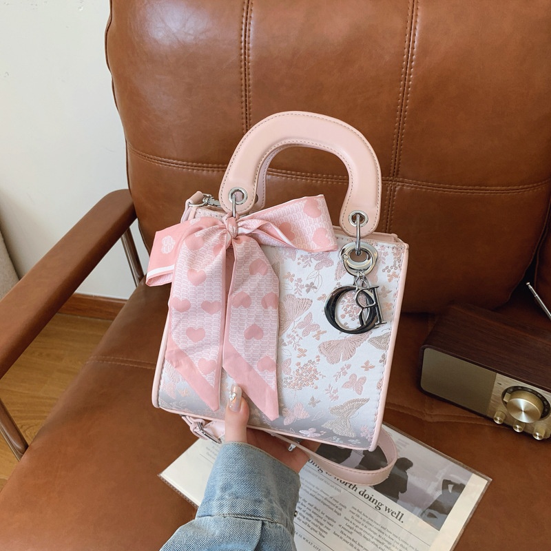 2025 Free Shipping Women's Designer Embroidery Handheld Concubine Single Shoulder Crossbody Bag pink