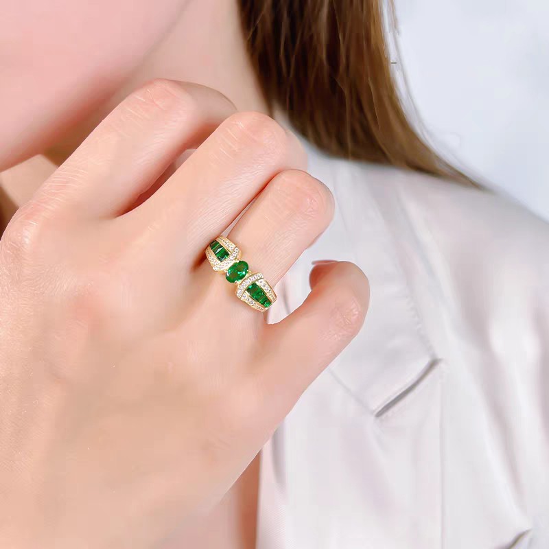 2025 Choucog Wedding Rings Luxury Jewelry Pure 100% 925 Sterling Silver 18K Gold Oval Cut Emerald Moissanite Diamond Party Eterinity Court Ladt Ring N