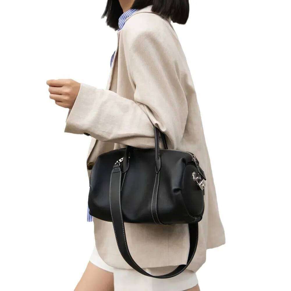 2024 New Style Genuine Leather Women's Large Capacity Commuter Handbag Vintage Single Shoulder Bag Motorcycle Equipment Acce