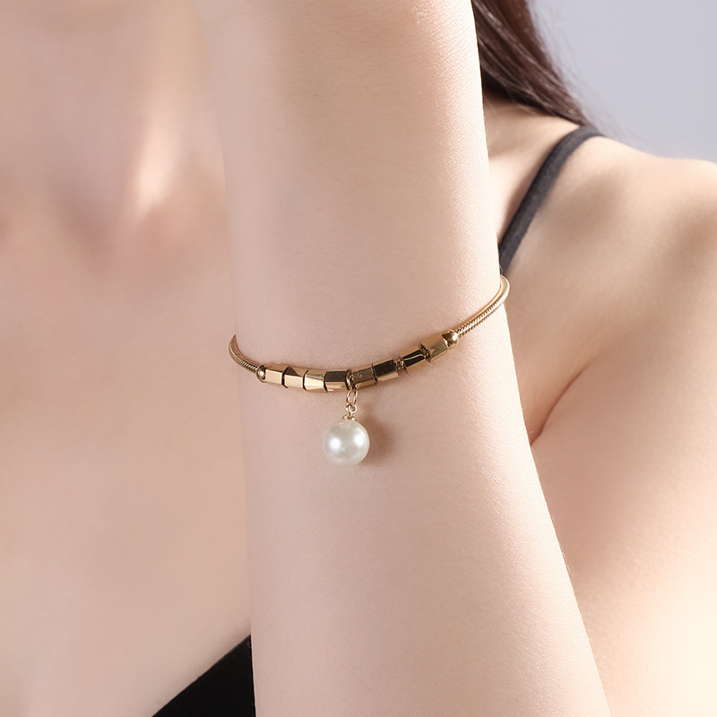 Fashion Simple Elegant Small Square Pearl Pendant Bracelet for Women, Light High-end Feel, Titanium Steel Non-fading Jewelry