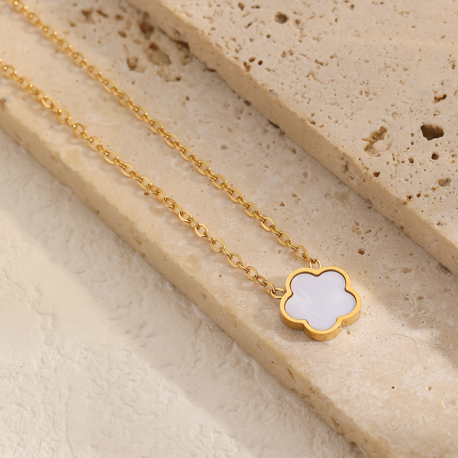 itanium Steel Necklace for Women High-End Design Jewelry White Mother-of-Pearl Flower Pendant