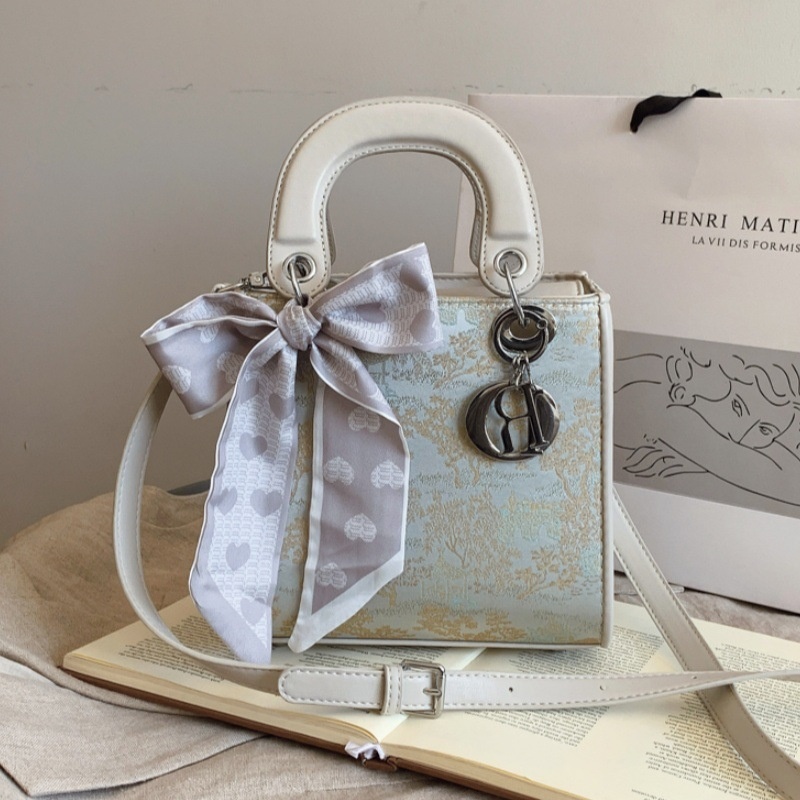 2025 Free Shipping Women's Designer Embroidery Handheld Concubine Single Shoulder Crossbody Bag pink