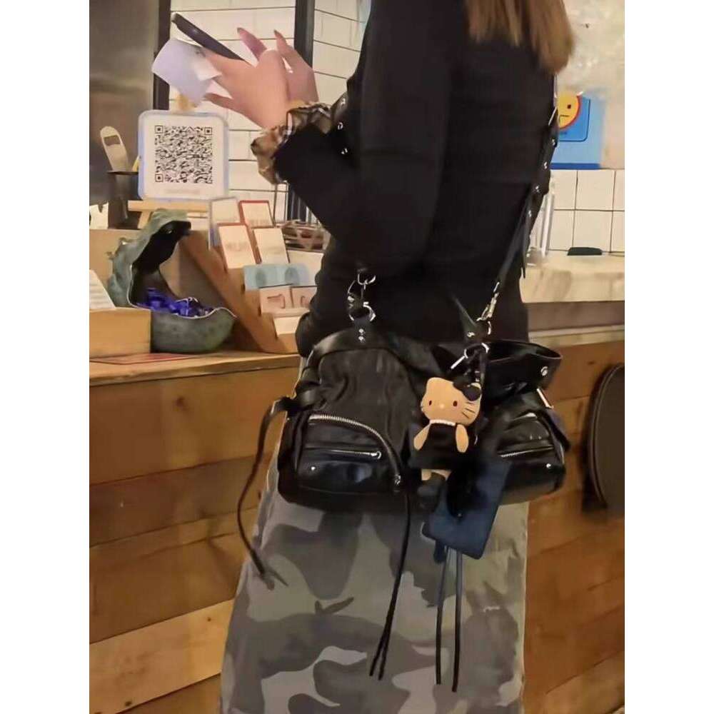 Design Sense Soft Handbag Lazy Versatile Oil Wax Leather Wrinkled Motorcycle Commuter Tote Crossbody Bag for Women