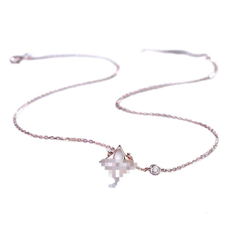 Fashionable High-End Pendant Necklace for Women, Square Gold Light , Elegant and Non-Fading