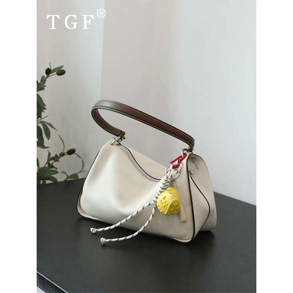 Minimalist Single Shoulder Underarm for Women New Light Luxury Niche High end Fashion Versatile Commuter Pillow Bag