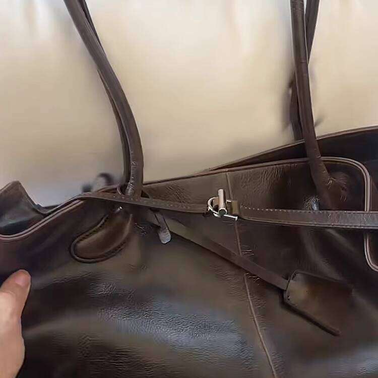 New Casual Commuter Versatile Korean Oil Wax Leather Handbag Shoulder Tote Underarm Bag for Women Trendy