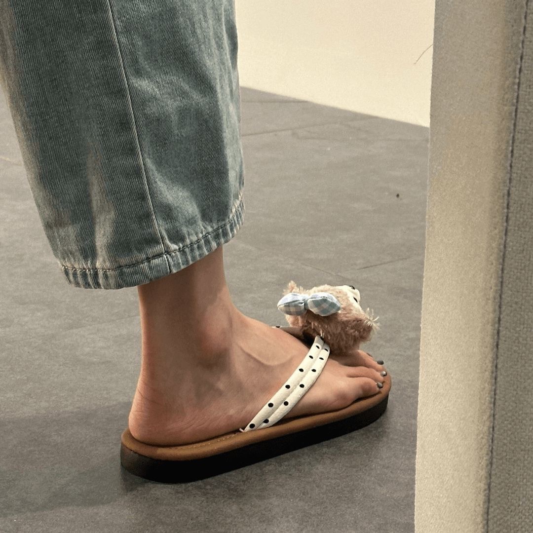 Summer Luxury bag Hot Selling Cartoon Cute Flip Flops for Outdoor Wear New Non Slip Versatile Soft Sole Beach Flat Ins Slippers
