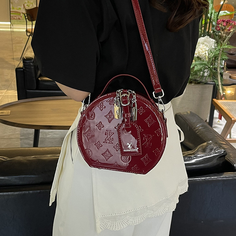 designer High-end Fashion Handbag Small Round Bag 2025 New Niche Design Light Luxury Women's Shoulder Bag Crossbody Bag