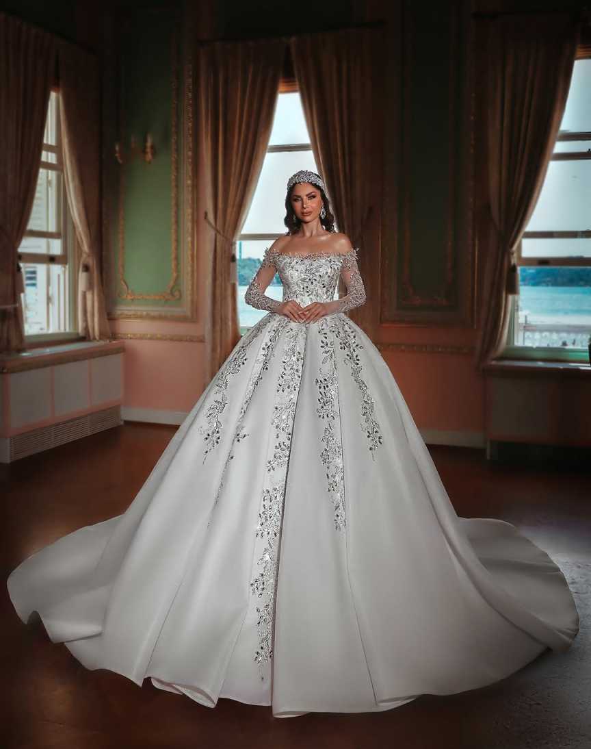Vintage A Line Women Wedding Dress Appliques Crystal Bridal Gowns Off Shoulder Long Sleeves Sweep Train Dress Custom Made vestidos de novia