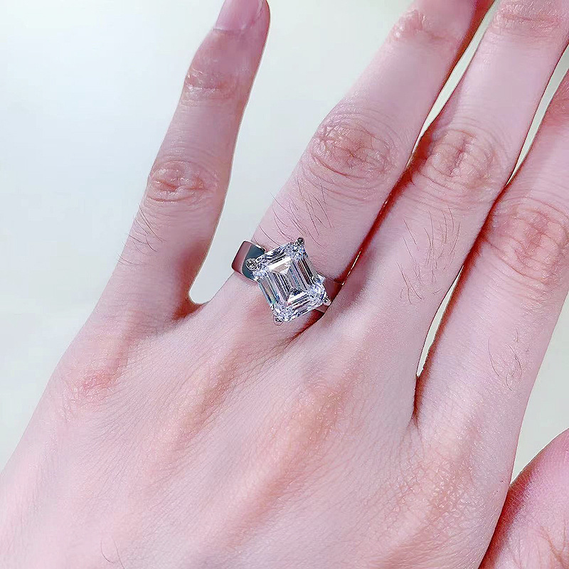 2025 Choucong Ins Top Sell Wedding Rings Elegant SParkling Luxury Jewelry 100% Real 925 Sterling Silver Emerald White Lab Moissanite Diamond Lady Open