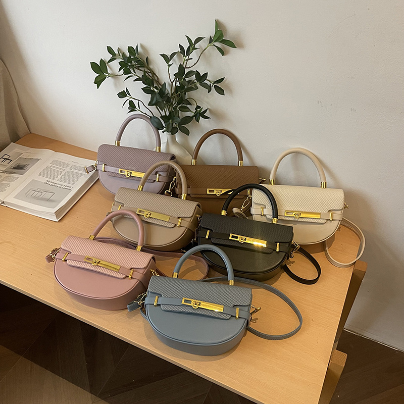 Free shipping 2025 designer Shoulder Bags womans ladies flap lady fashion casual chain handbag women pink white crossbody Underarm messenger armpit ba