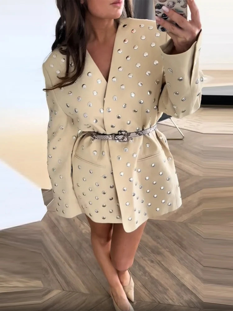 Rivet Fashion V-neck Balzer Coat Women Shoulder Pads Loose Pocket Long Sleeve Jacket 2025 Spring Street Party Commute Tops 250614