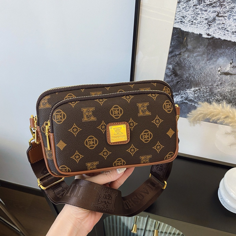 2025 Free Shipping Women's Designer Luxury Fashion Retro Printed New Simple Shoulder Bag Diagonal Cross Bag brown