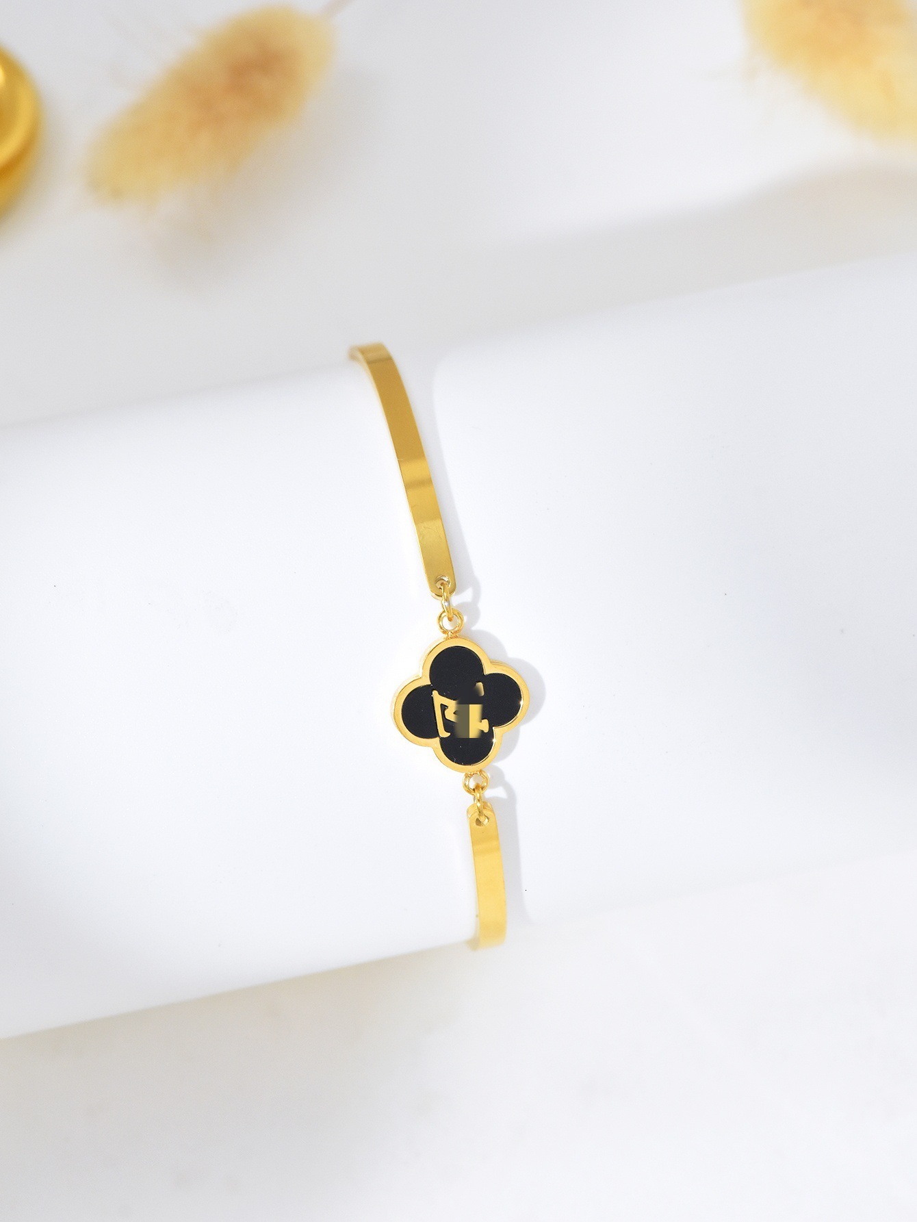 Fashion Light Style Black and White Mother-of-Pearl Clover Flower Bracelet for Women High-End Titanium Steel Jewelry