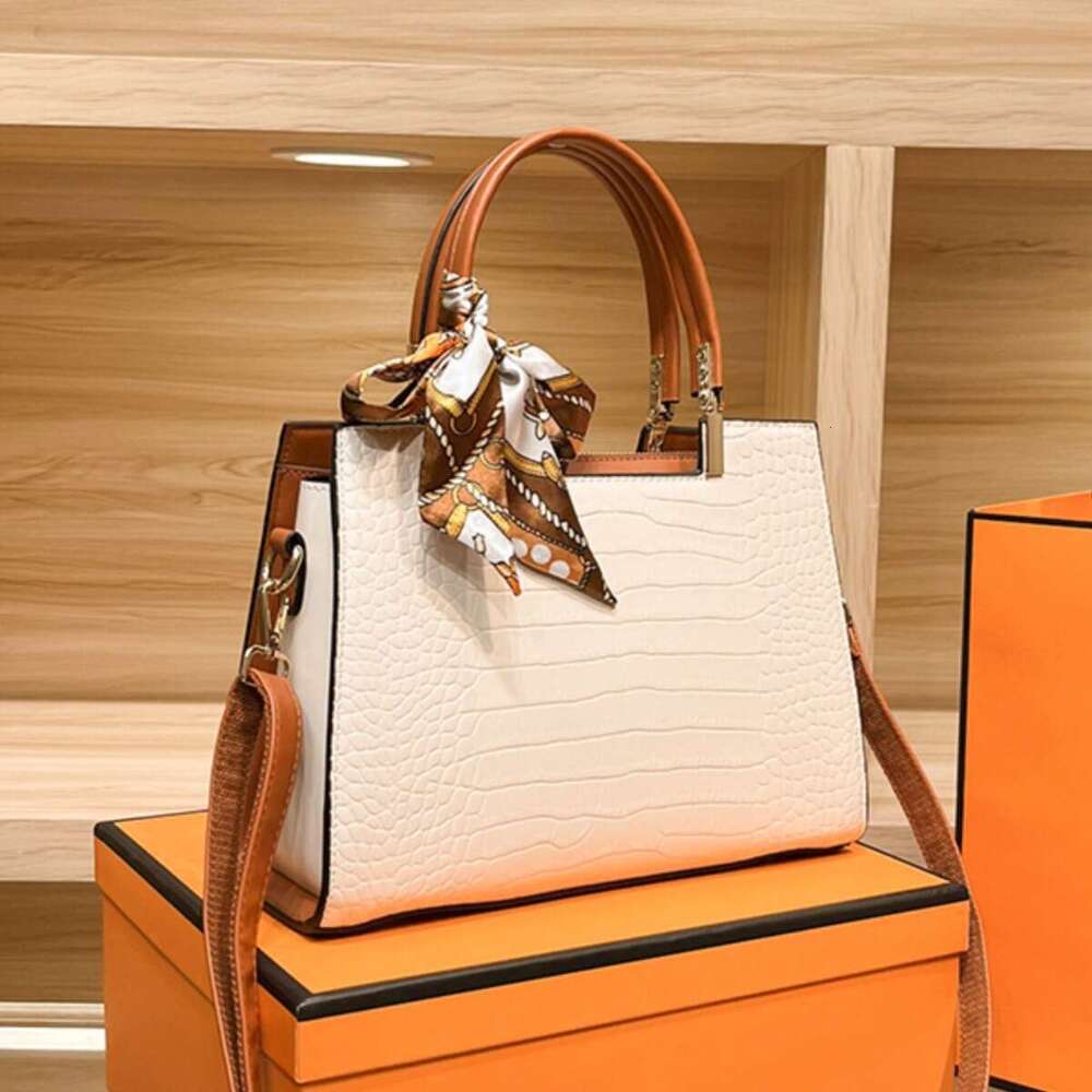 Free shipping fashion designer bag Luxury Handbag New Crossbody Large Capacity Elegant Middle aged Women for Mom Birthday Gift Wedding Bag Handbags to