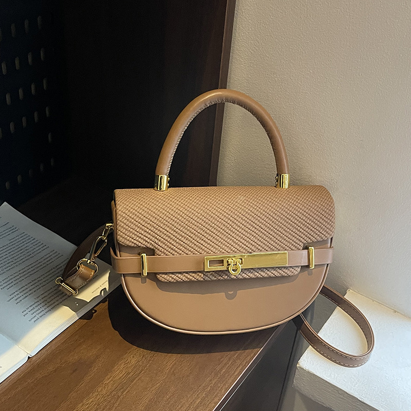 Free shipping 2025 designer Shoulder Bags womans ladies flap lady fashion casual chain handbag women pink white crossbody Underarm messenger armpit ba