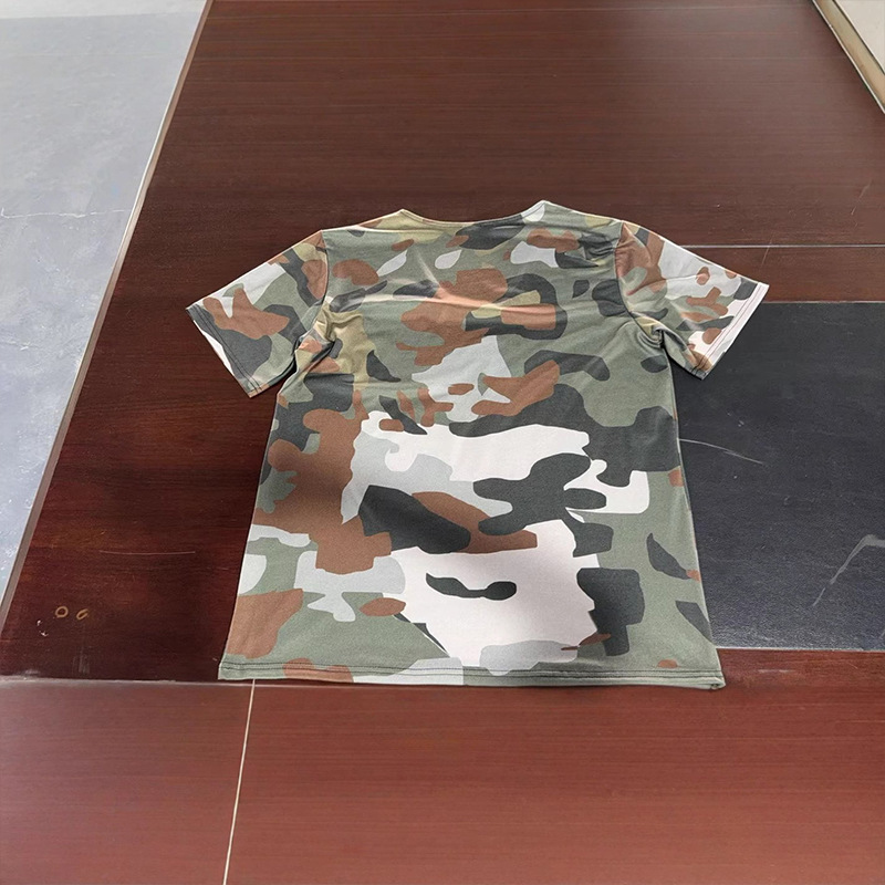 Men's T-shirt New V-neck thin short-sleeved men's T-shirt outdoor jungle camouflage pocket men's short-sleeved T-shirt European size: S