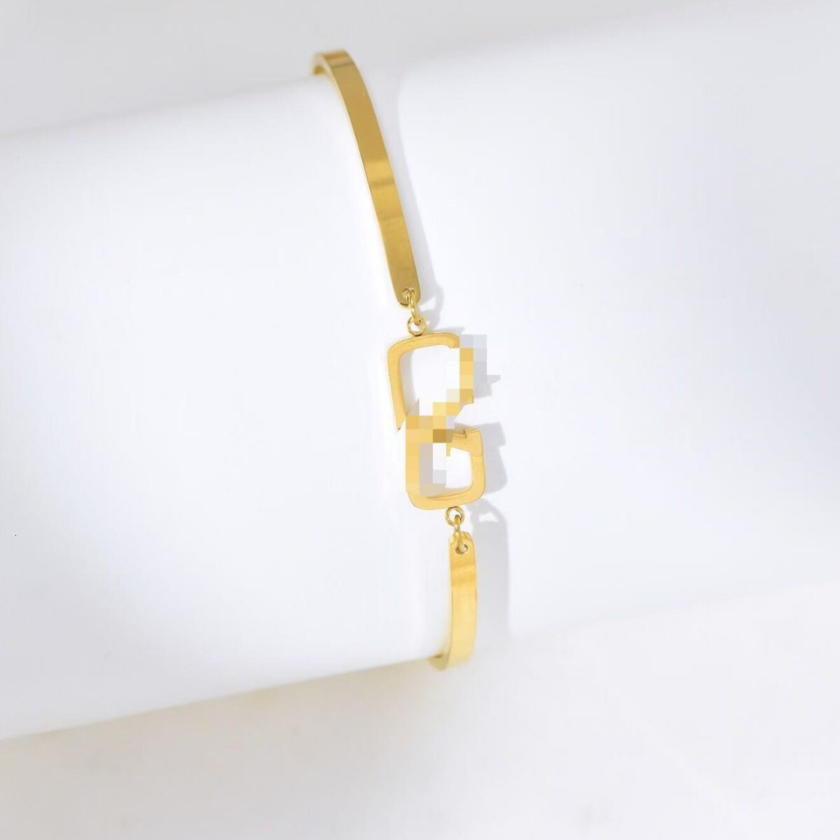 New Fashion Simple V-Shaped Hollow Bracelet for Women Gold High-End Sense Temperament Titanium Steel Jewelry