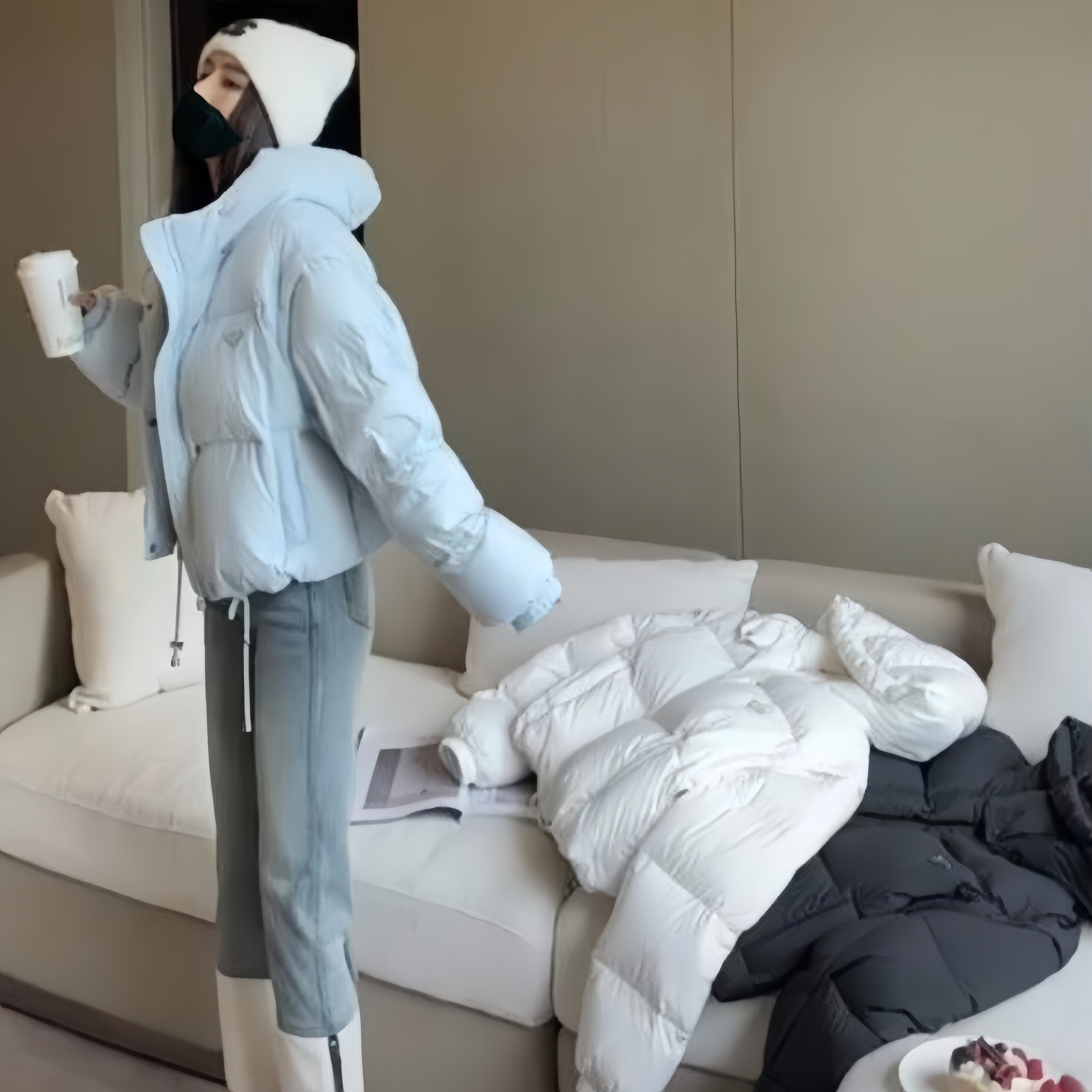 Fashion Removable Sleeve Hooded Down 2025 New Hot Designer Coat Women Black White Sky Blue Jacket Tops