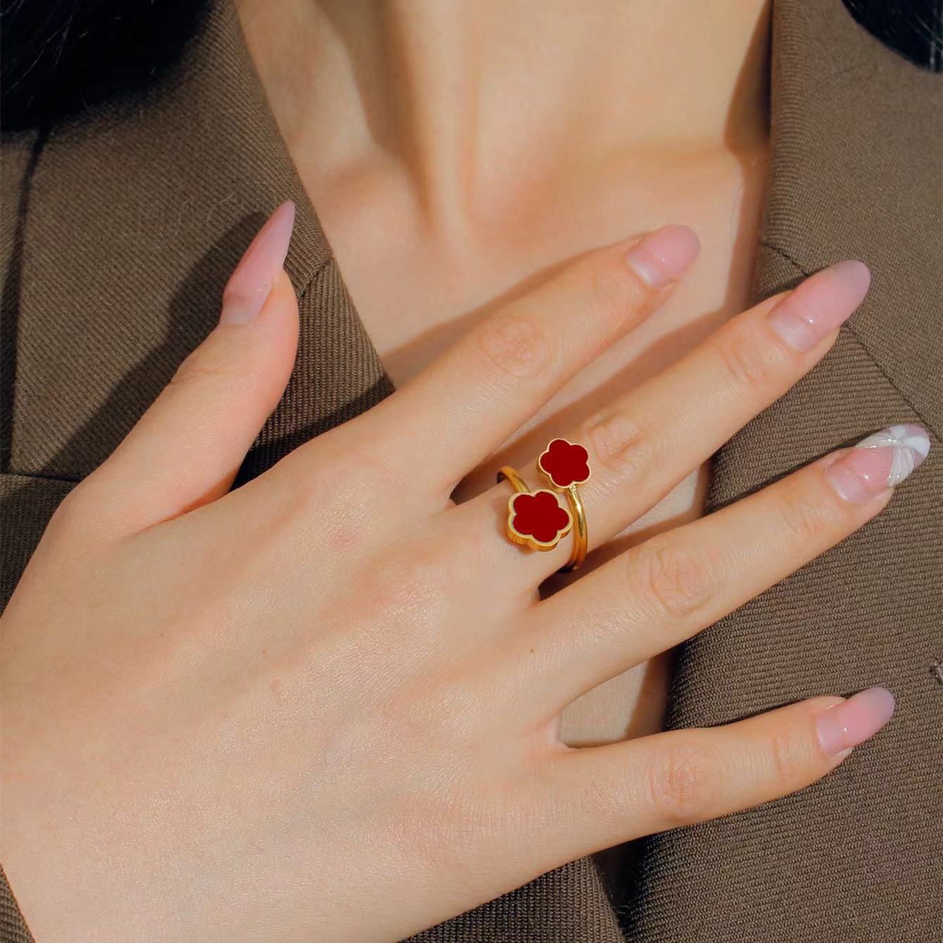 High-End Women's Open Stainless Steel Ring Jewelry Gold Non-Fading Flower Hand Decoration