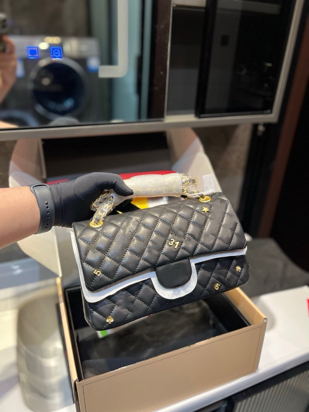 CF Designer Bag Women Badge Camellia Shoulder Bag with Luxury Hardware Metal Chain Crossbody Bag Large Capacity Makeup Bags Wallet 26x15cm