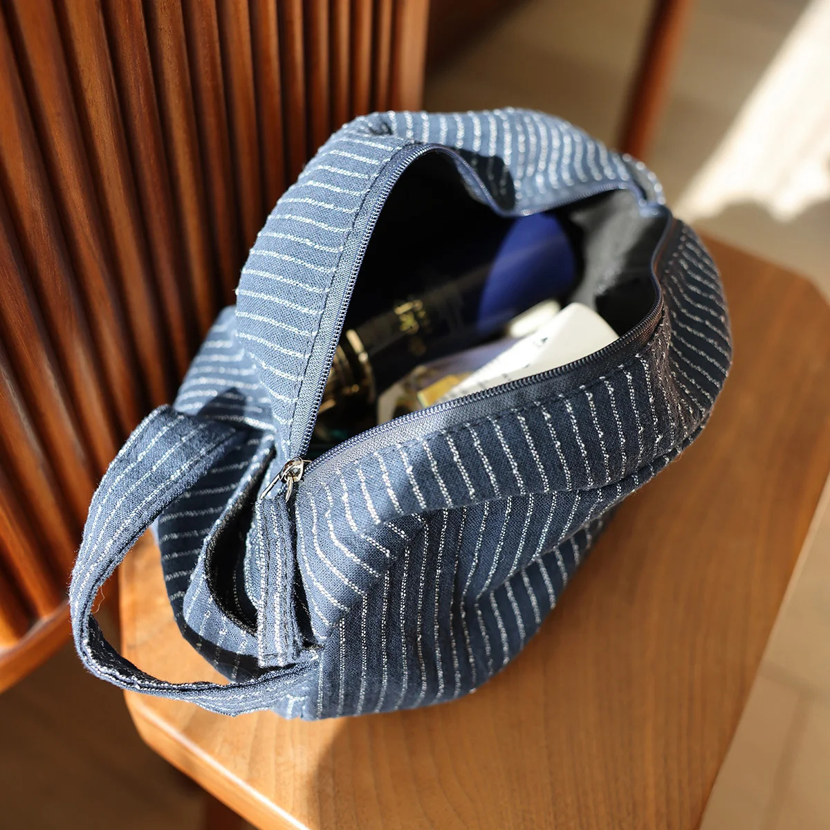 Classic striped large capacity portable cosmetic bag cotton linen fabric dark zipper skin care travel storage bag 250614
