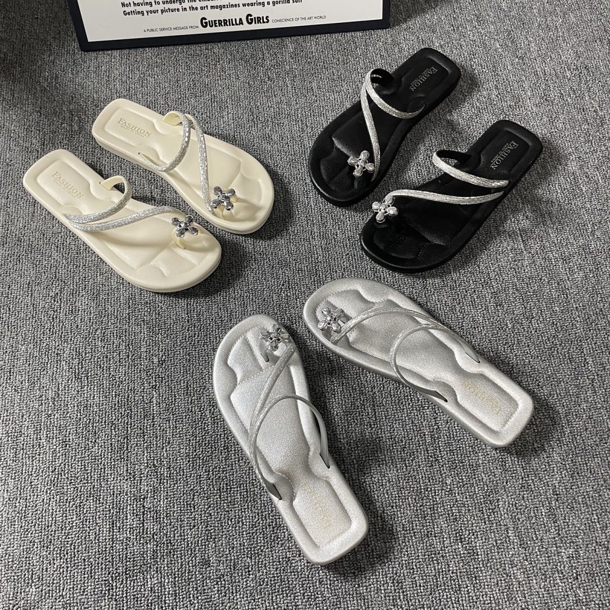 Flat bottomed French women's sandals new summer soft soled shoes designer sandals rhinestone beach women's sandals designer sandals