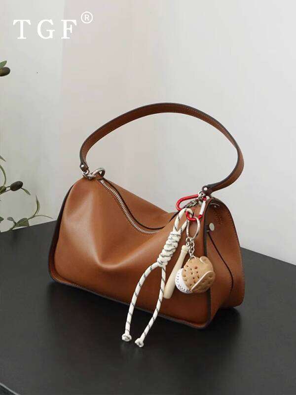 Minimalist Single Shoulder Underarm for Women New Light Luxury Niche High end Fashion Versatile Commuter Pillow Bag