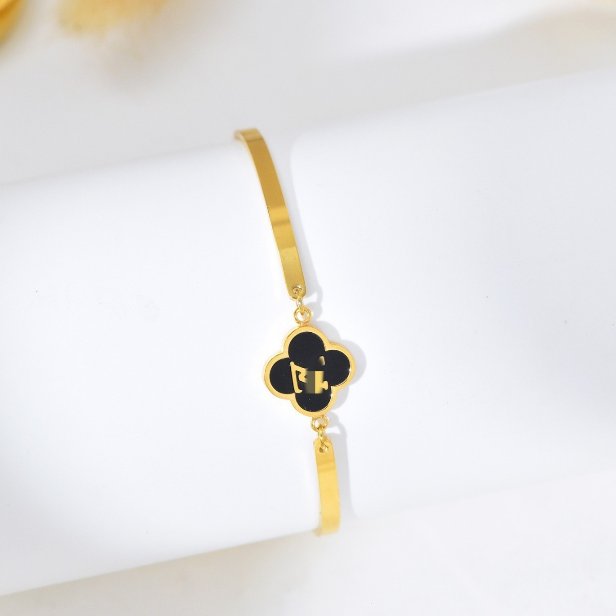 Fashion Light Style Black and White Mother-of-Pearl Clover Flower Bracelet for Women High-End Titanium Steel Jewelry