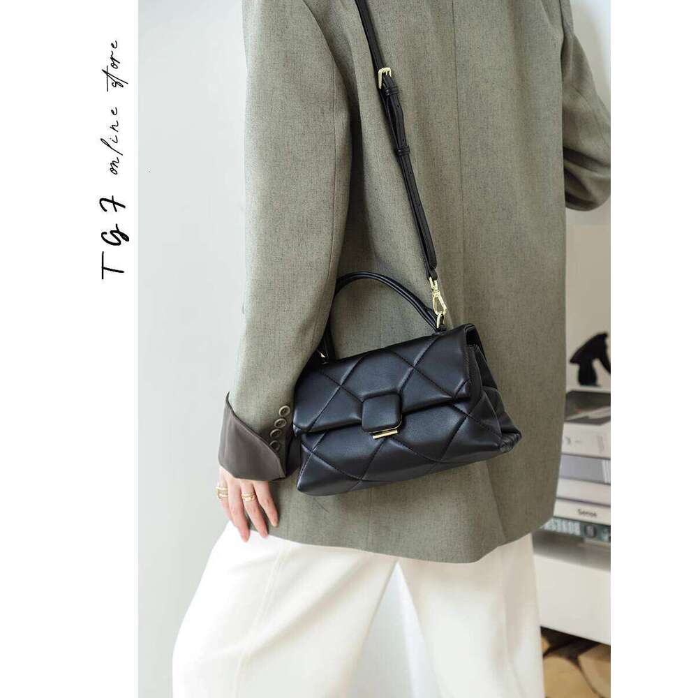 Clearance Sale Women s New Autumn Niche Design Wedding Bag Genuine Leather Quilted Crossbody Handbag
