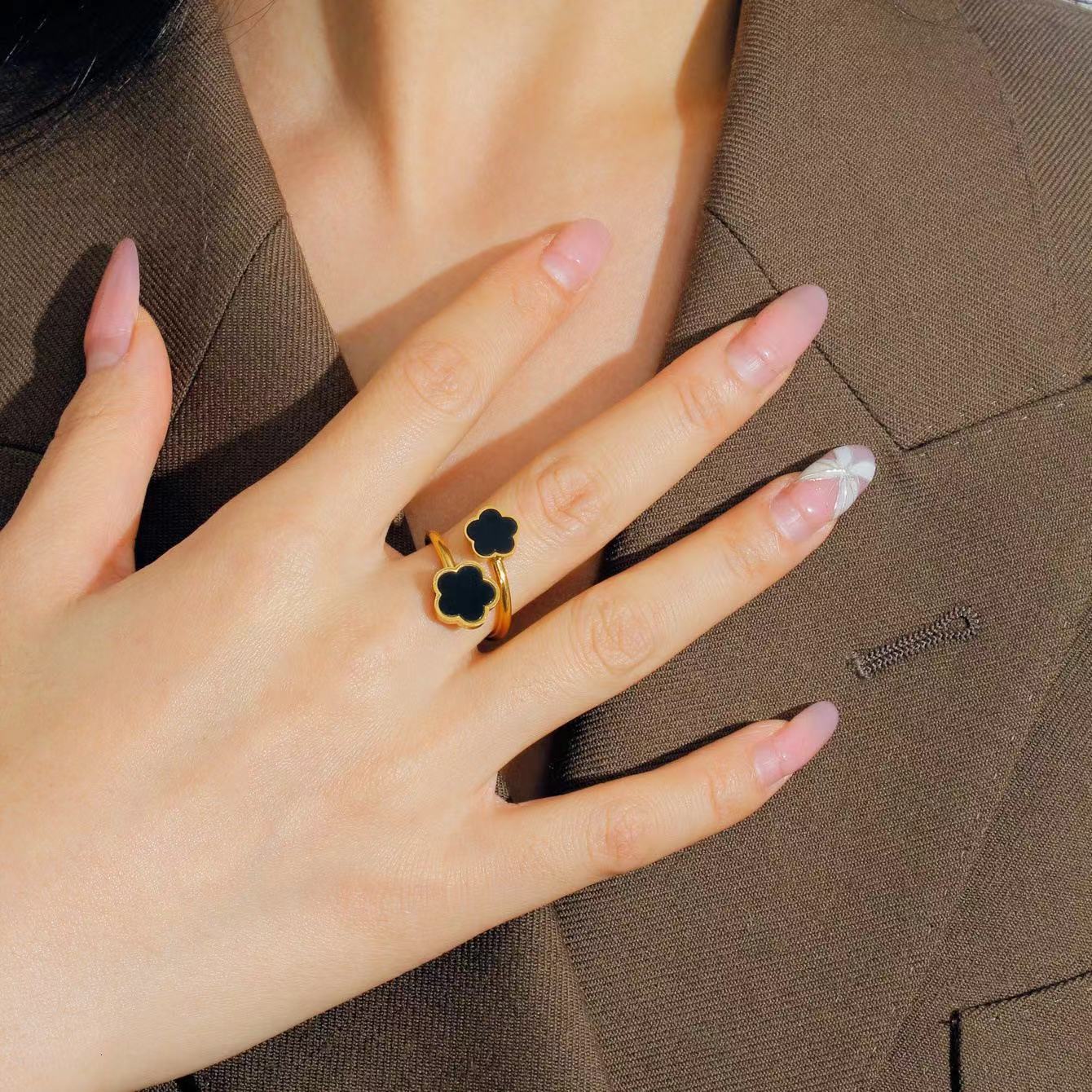 High-End Women's Open Stainless Steel Ring Jewelry Gold Non-Fading Flower Hand Decoration