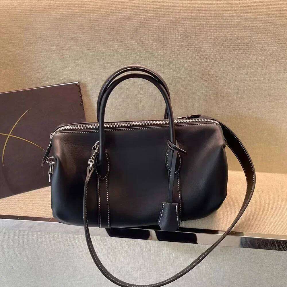 2024 New Style Genuine Leather Women's Large Capacity Commuter Handbag Vintage Single Shoulder Bag Motorcycle Equipment Acce