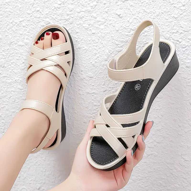 Mother Sandals Summer Soft Sole Middle-aged and Elderly Non-slip Work Shoes 4cm Wedges Flat Grandma Shoes To Wear Outside Z250617