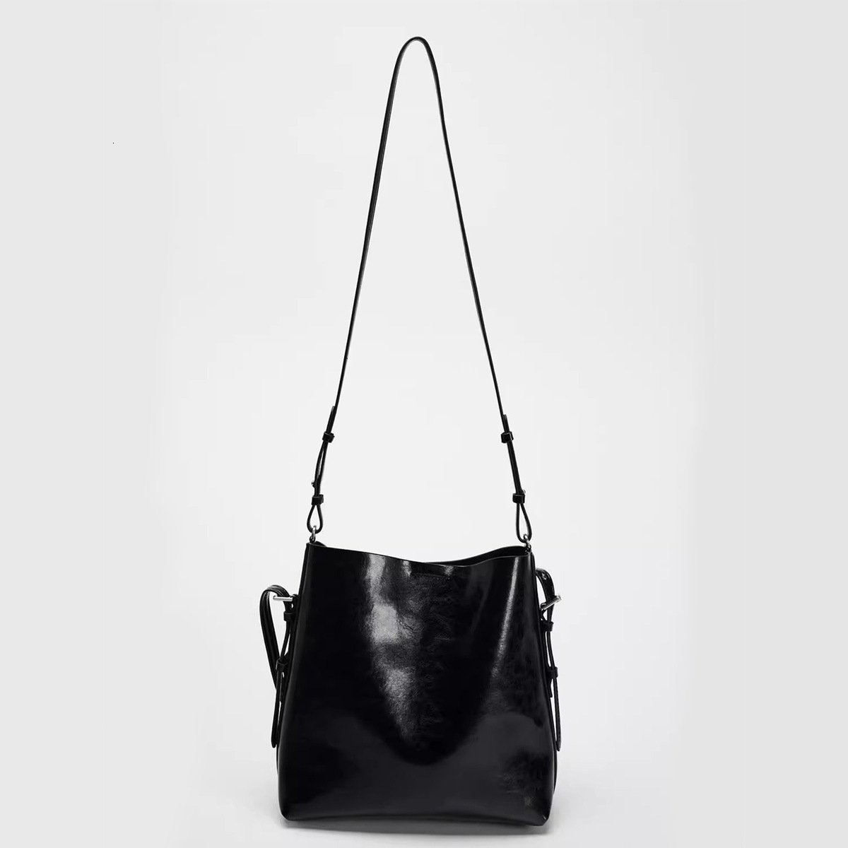Free Shipping Designer 2025 autumn New Women's Bag Luxury Bag Black Elegant Double Strap Single Shoulder Fashion Handbag Crossbody Bucket Bag Wat
