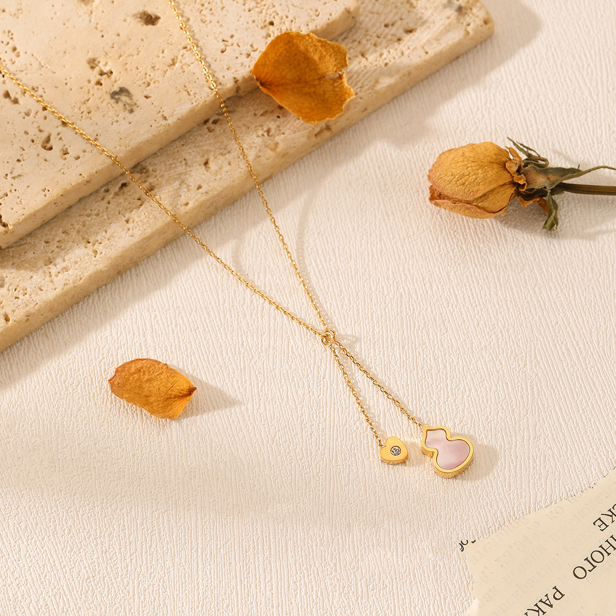 Light Fashion Simple Tassel Inlaid Dia Heart Mother-of-Pearl Gourd Necklace for Women High-End Titanium Steel Jewelry