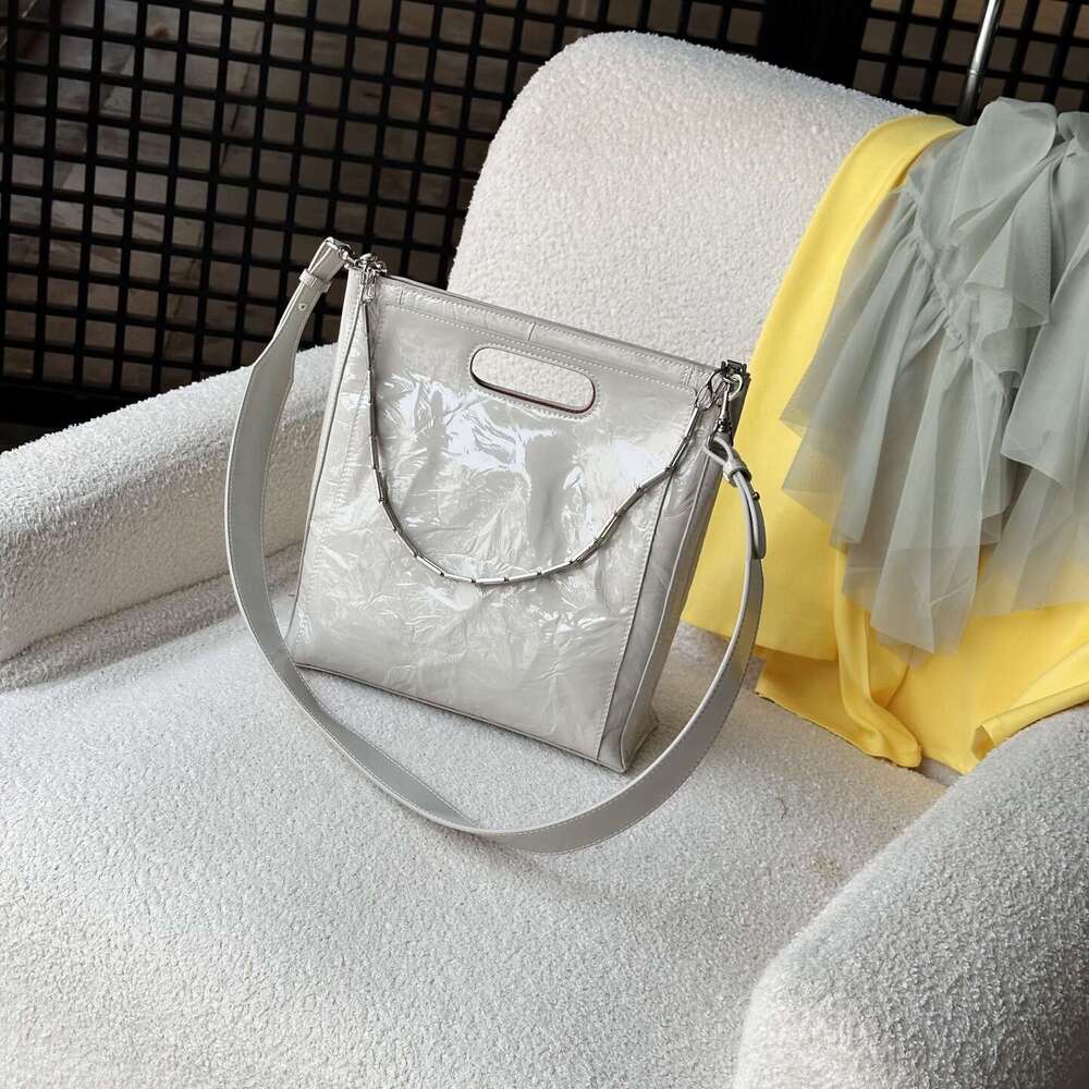 Women's Shoulder Bag Crossbody bag Design Top Layer Flower Pattern Lacquered Cowhide High-End New Fashion Single Versatile