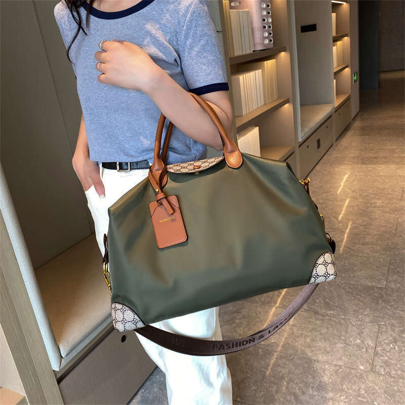 Large Capacity Travel For Women, Fashionable Short Trip Handbag, Korean Style Portable Clothing duffle bag Designers Duffel Bags lage Travelling Bag S