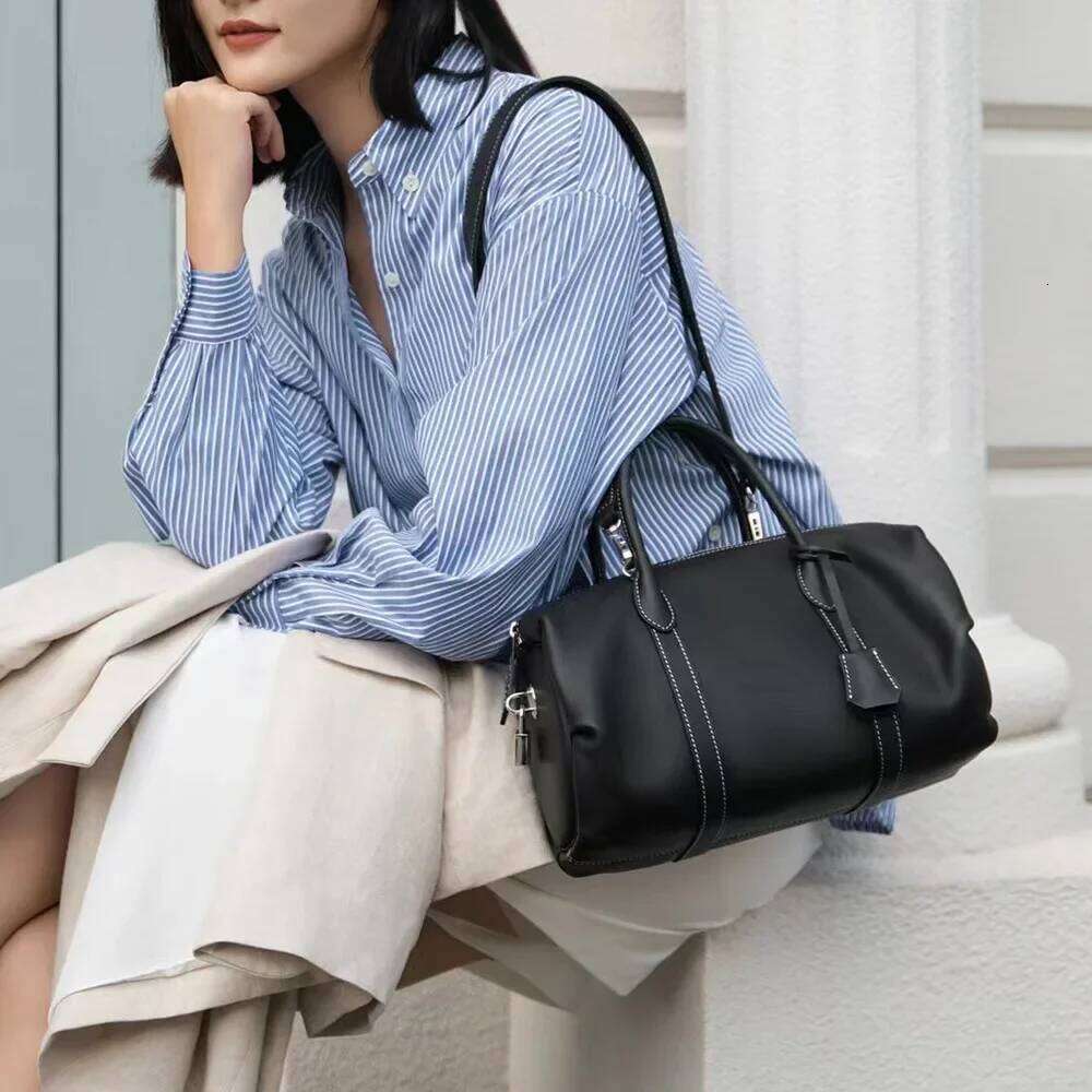 2024 New Style Genuine Leather Women's Large Capacity Commuter Handbag Vintage Single Shoulder Bag Motorcycle Equipment Acce