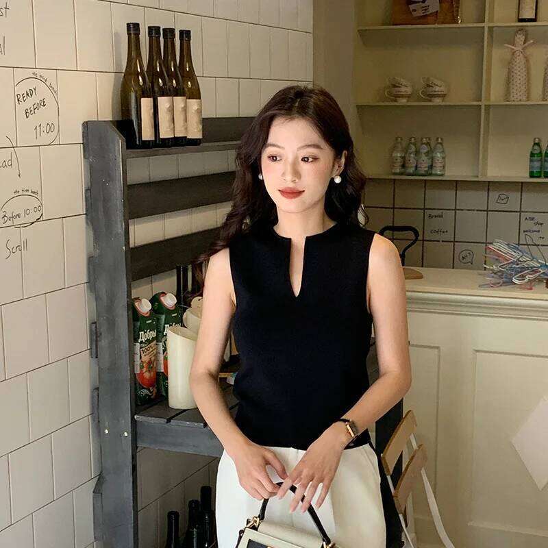 2025 Women V-Neck Good Quality Breathable Sleeveless Knit Tank 2024 Spring Summer New In Chic Top Minimalstyle