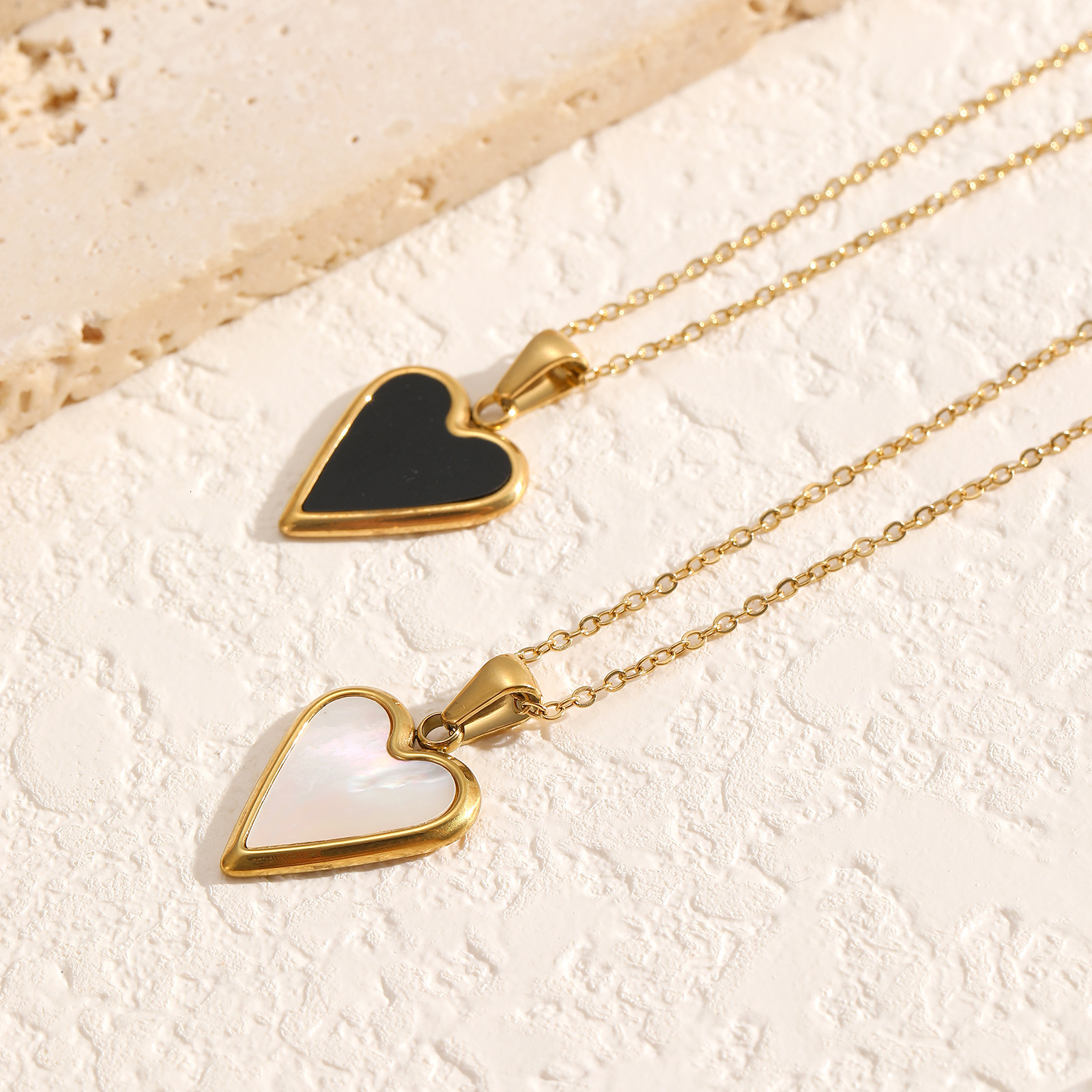 New Fashion Shell Necklace Internet Celebrity Ins Gold-Plated Clavicle Chain Black and White Mother-of-Pearl Heart Pendant